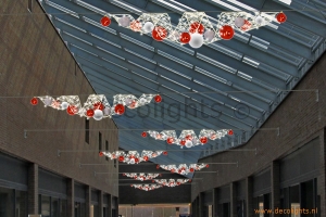 glasfiber ribbon met kerstballen